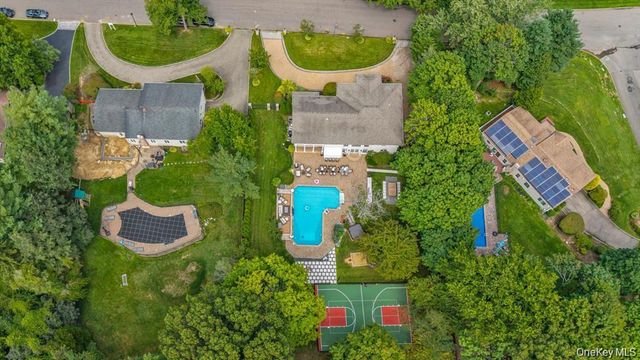 65 Threepence Drive, Melville, NY 11747