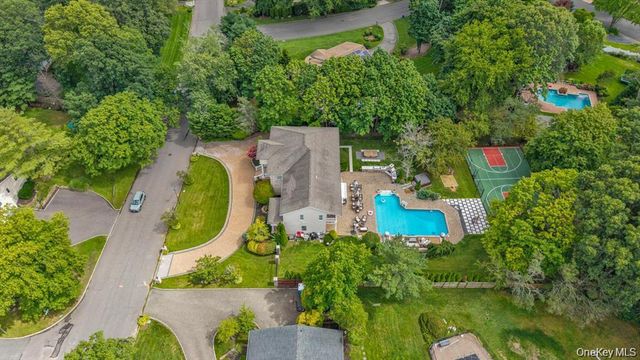 65 Threepence Drive, Melville, NY 11747