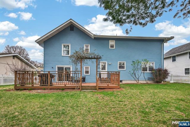 7 Chicopee Drive, Wayne, NJ 07470