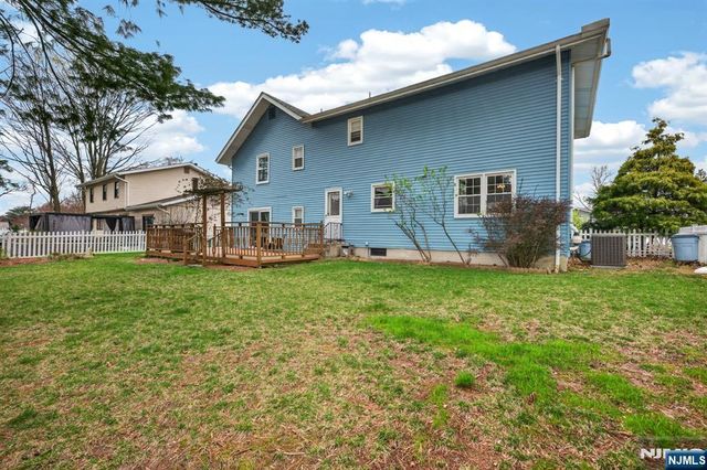 7 Chicopee Drive, Wayne, NJ 07470