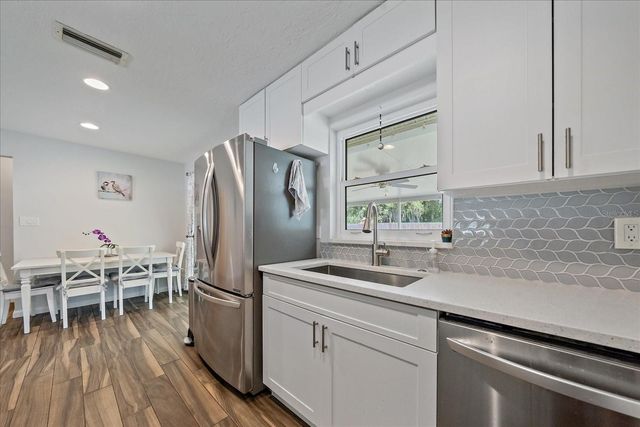 3247 WOODMONT DRIVE, Sarasota, FL 34232