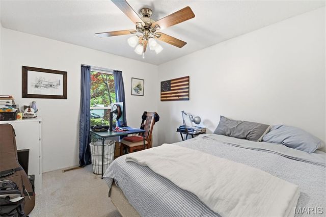 776 Coach Light Lane, Hazelwood, MO 63042