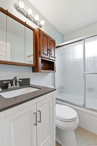 776 Coach Light Lane, Hazelwood, MO 63042