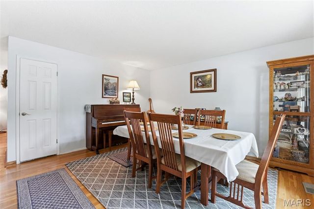 776 Coach Light Lane, Hazelwood, MO 63042