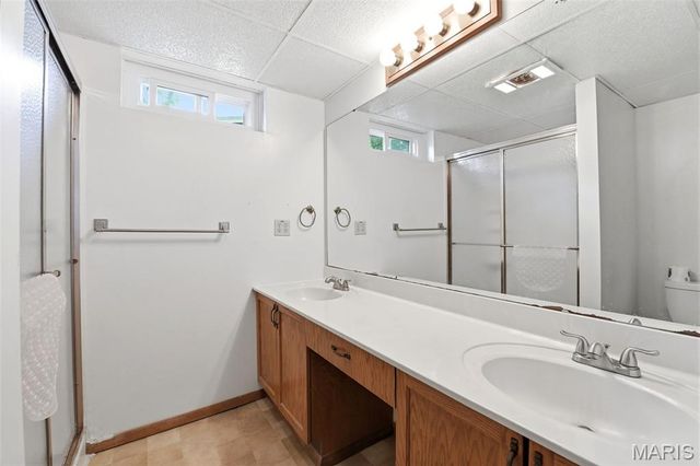 776 Coach Light Lane, Hazelwood, MO 63042