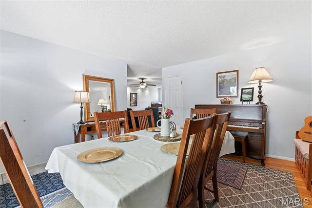 776 Coach Light Lane, Hazelwood, MO 63042