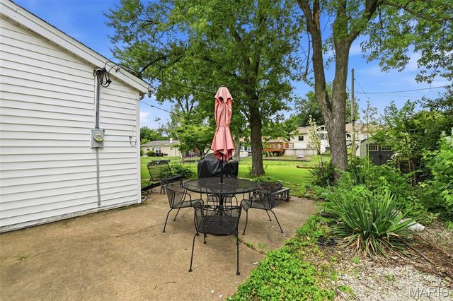 776 Coach Light Lane, Hazelwood, MO 63042