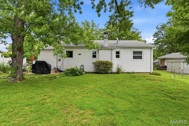 776 Coach Light Lane, Hazelwood, MO 63042
