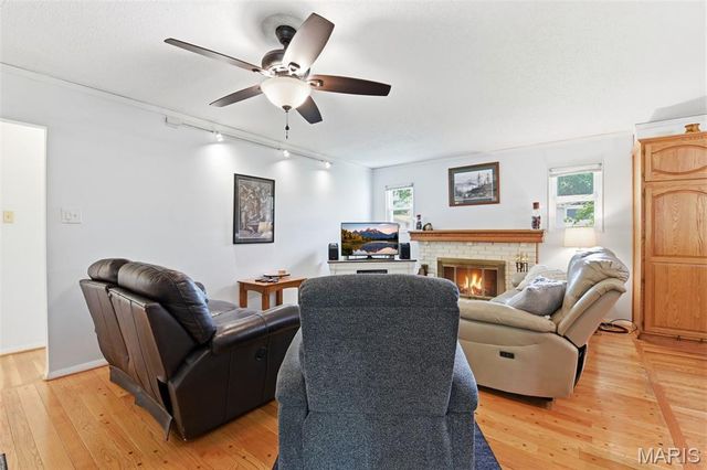 776 Coach Light Lane, Hazelwood, MO 63042