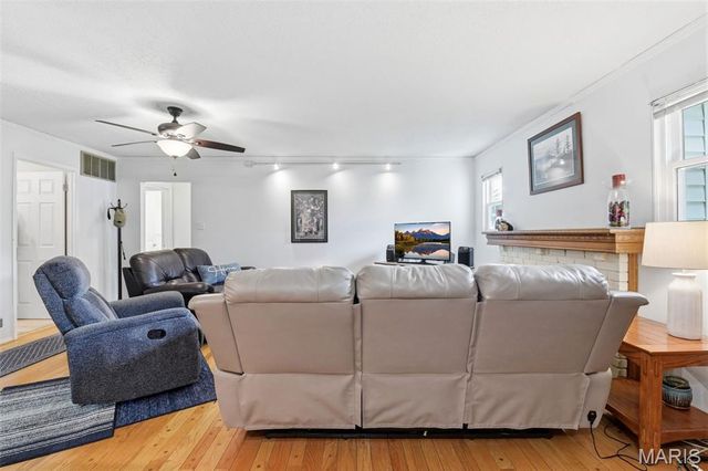 776 Coach Light Lane, Hazelwood, MO 63042