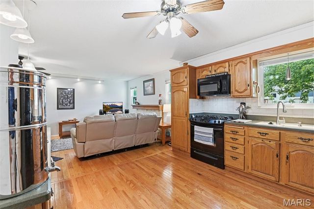 776 Coach Light Lane, Hazelwood, MO 63042