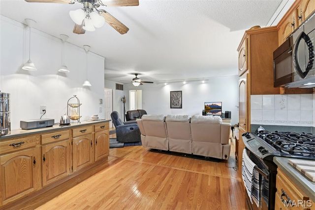 776 Coach Light Lane, Hazelwood, MO 63042