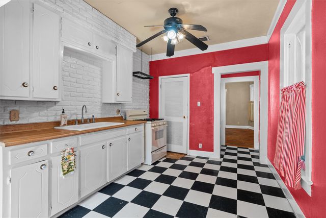 2231 Hurley Avenue, Fort Worth, TX 76110