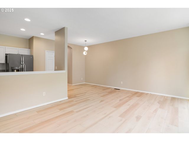 913 Se HANDEL Pl, Hillsboro, OR 97123