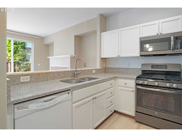 913 Se HANDEL Pl, Hillsboro, OR 97123