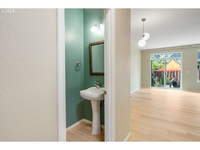 913 Se HANDEL Pl, Hillsboro, OR 97123