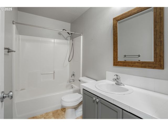 913 Se HANDEL Pl, Hillsboro, OR 97123