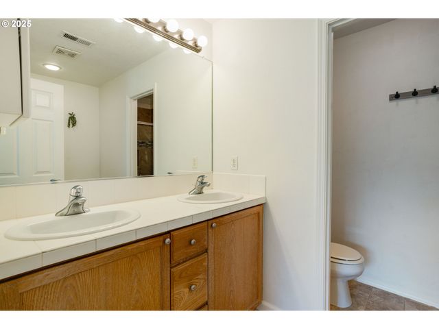 913 Se HANDEL Pl, Hillsboro, OR 97123