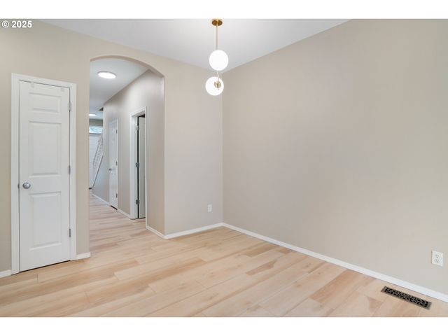 913 Se HANDEL Pl, Hillsboro, OR 97123