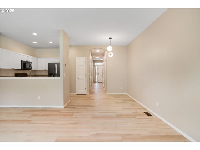 913 Se HANDEL Pl, Hillsboro, OR 97123