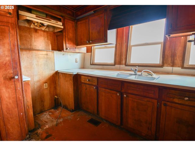 4913 MELODY Ln, Roseburg, OR 97471