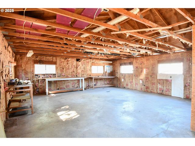 4913 MELODY Ln, Roseburg, OR 97471