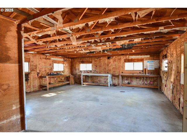 4913 MELODY Ln, Roseburg, OR 97471