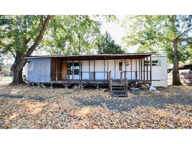 4913 MELODY Ln, Roseburg, OR 97471