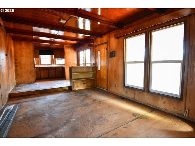 4913 MELODY Ln, Roseburg, OR 97471