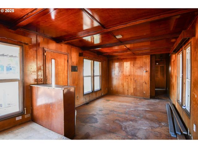 4913 MELODY Ln, Roseburg, OR 97471