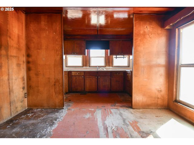 4913 MELODY Ln, Roseburg, OR 97471