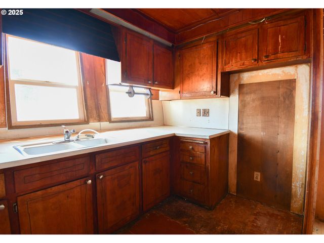 4913 MELODY Ln, Roseburg, OR 97471