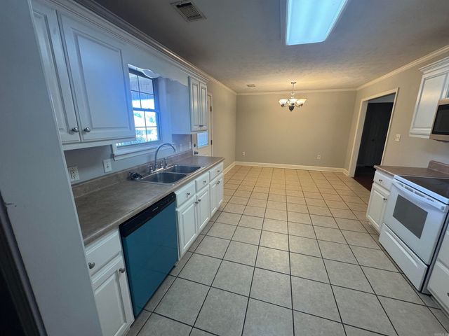 26 Rebecca, Searcy, AR 72143