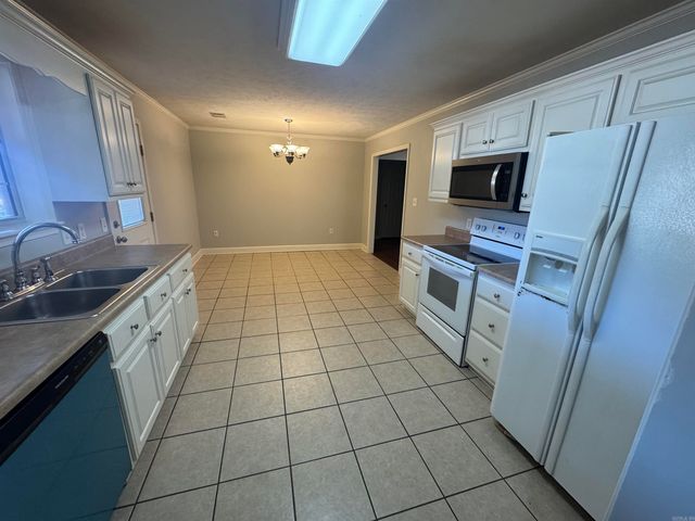 26 Rebecca, Searcy, AR 72143