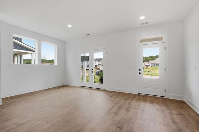 758 Caddy Xing, Columbia, TN 38401