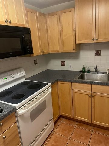 131 Mellen 22A, Framingham, MA 01702