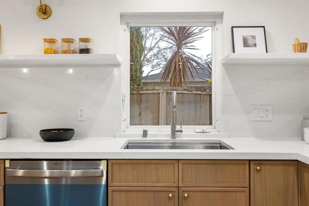 Image 11 of property listing at 1218 Sanchez Way, Redwood City, CA 94061