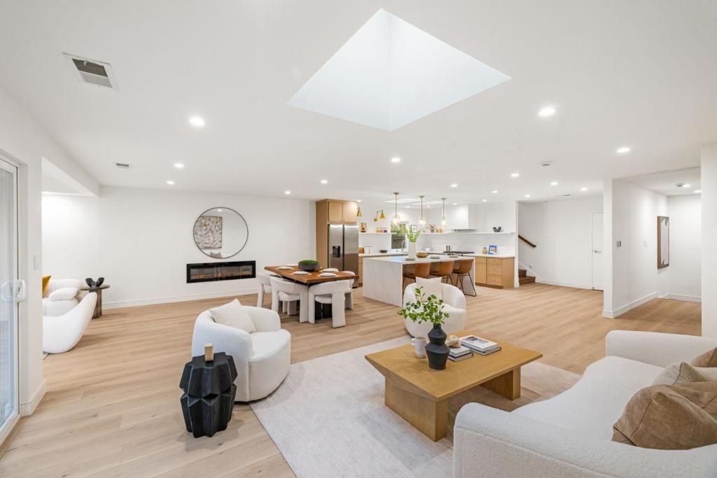 Image 12 of property listing at 1218 Sanchez Way, Redwood City, CA 94061