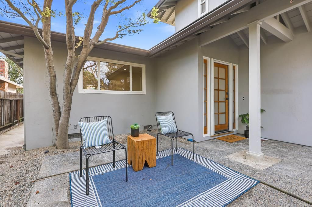 Image 3 of property listing at 1218 Sanchez Way, Redwood City, CA 94061