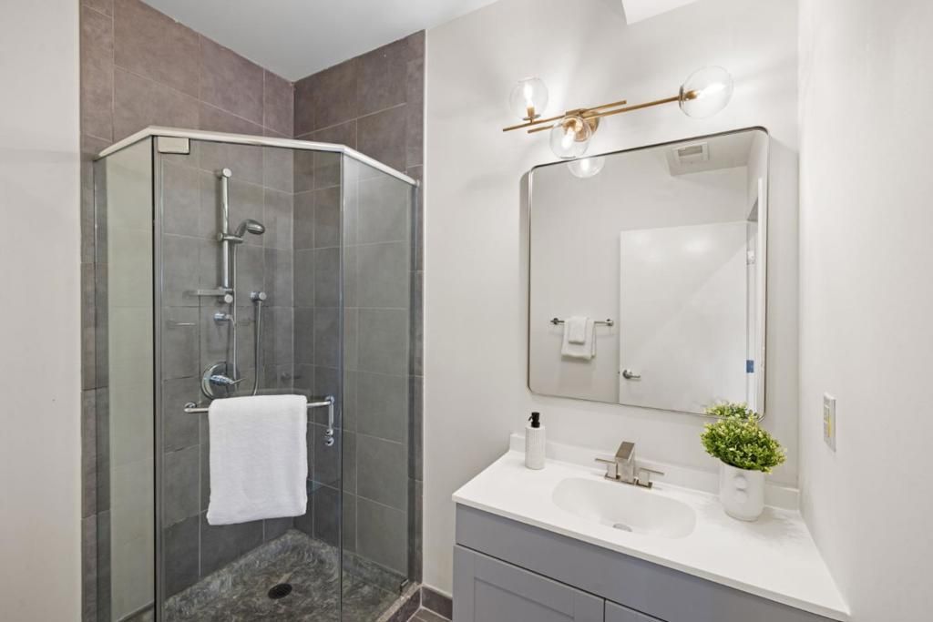 Image 43 of property listing at 1218 Sanchez Way, Redwood City, CA 94061