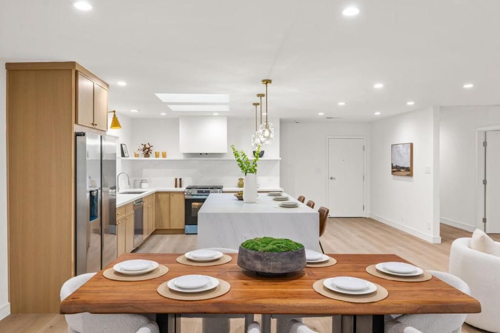 Image 9 of property listing at 1218 Sanchez Way, Redwood City, CA 94061