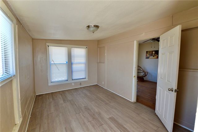 1426 S Brownlee Blvd, Corpus Christi, TX 78404