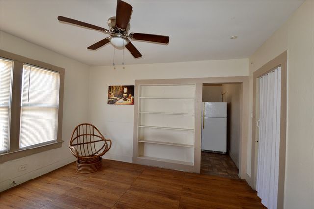 1426 S Brownlee Blvd, Corpus Christi, TX 78404