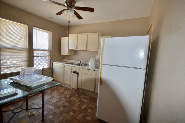 1426 S Brownlee Blvd, Corpus Christi, TX 78404