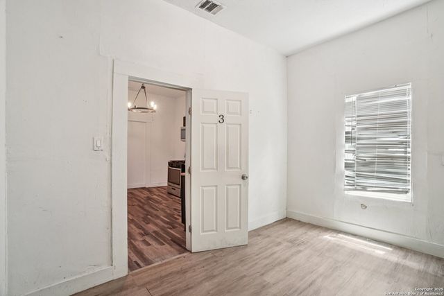 430 Aaron Pl, San Antonio, TX 78221