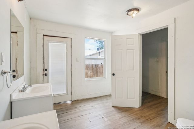 430 Aaron Pl, San Antonio, TX 78221