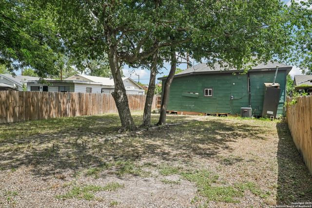 430 Aaron Pl, San Antonio, TX 78221