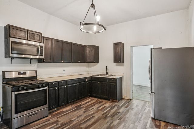 430 Aaron Pl, San Antonio, TX 78221