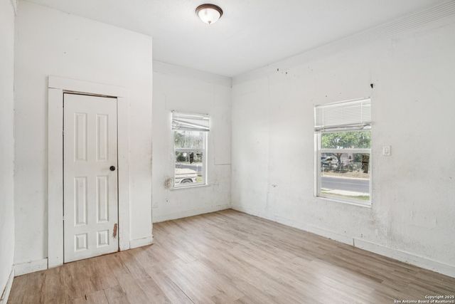 430 Aaron Pl, San Antonio, TX 78221