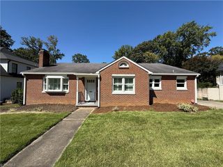 638 N Stratford Road, Winston-salem, NC 27104